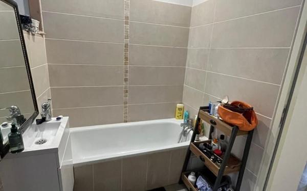 Appartement à louer    4 pièces • 115 m2 Pont-Saint-Esprit