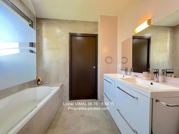 Ensemble immobilier Maison 220 m2 avec local commercial ( env 90 m2 )