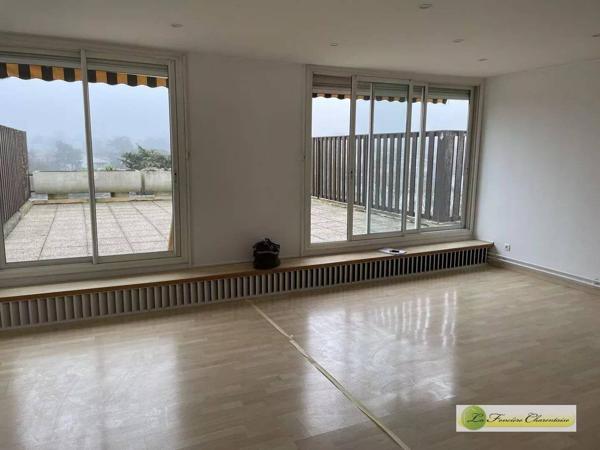Grand appartement lumineux avec terrasse à Angoulême