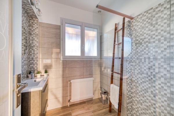 Élégante maison de caractère avec vue mer et piscine