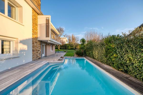 Élégante maison de caractère avec vue mer et piscine
