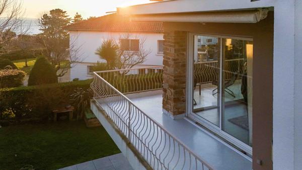 Élégante maison de caractère avec vue mer et piscine
