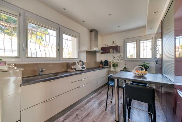 Élégante maison de caractère avec vue mer et piscine