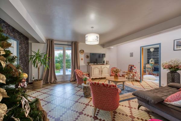 Élégante maison de caractère avec vue mer et piscine