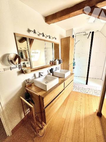 Propriété de charme sur 1 hectare 6 avec dépendances 