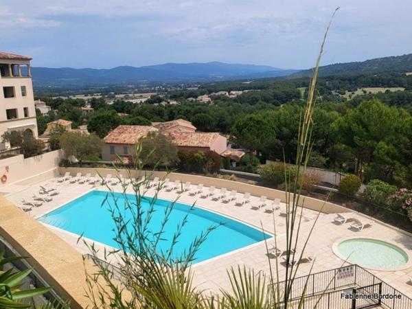 DOMAINE DE PONT ROYAL SECTEUR RESIDENTIEL APPARTEMENT climatisé DE 68 M2 DEUX CHAMBRES climatisées, terrasse, PISCINE, cave , place de parking