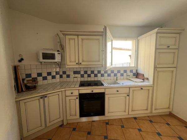 DOMAINE DE PONT ROYAL SECTEUR RESIDENTIEL APPARTEMENT climatisé DE 68 M2 DEUX CHAMBRES climatisées, terrasse, PISCINE, cave , place de parking