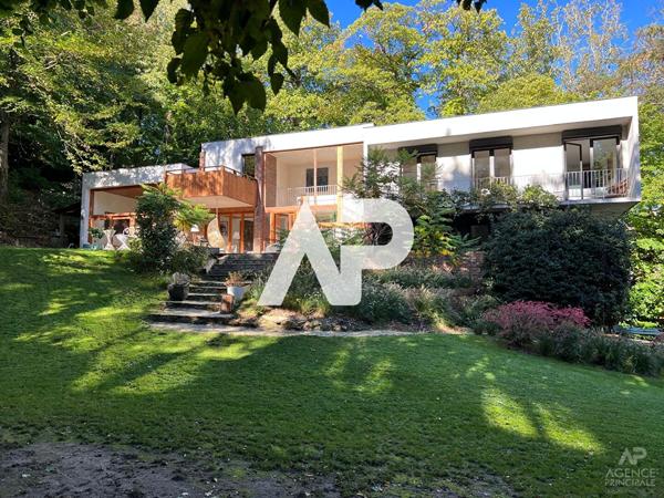 Maison Rueil Malmaison 6 pièce(s) 186 m2 1 880 000 € **  - Référence  19927