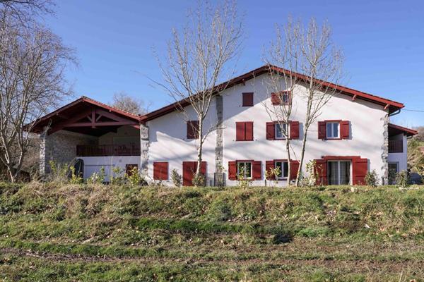 Urrugne, Appartement rénové 109m2 avec terrasse et parking