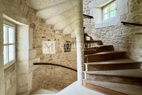 Logis du 16e siècle entièrement rénové avec dépendances et gîte près d’Angoulême