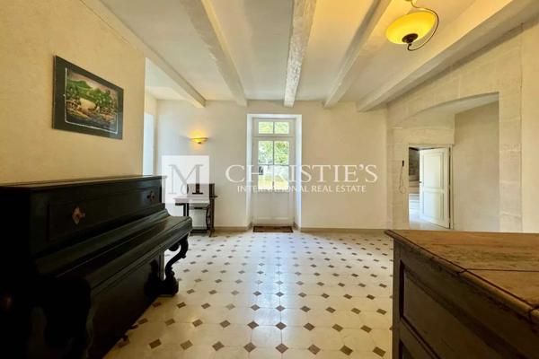 Logis du 16e siècle entièrement rénové avec dépendances et gîte près d’Angoulême