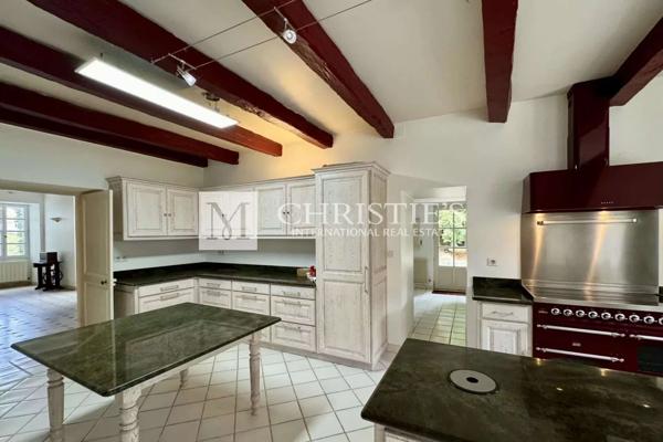 Logis du 16e siècle entièrement rénové avec dépendances et gîte près d’Angoulême