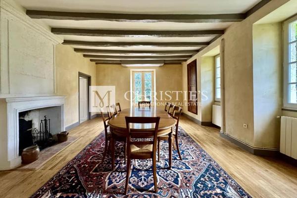 Logis du 16e siècle entièrement rénové avec dépendances et gîte près d’Angoulême