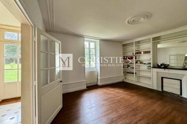 Logis du 16e siècle entièrement rénové avec dépendances et gîte près d’Angoulême