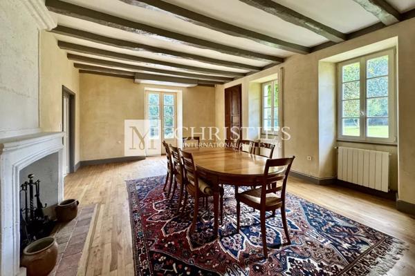 Logis du 16e siècle entièrement rénové avec dépendances et gîte près d’Angoulême