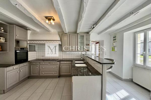 Logis du 16e siècle entièrement rénové avec dépendances et gîte près d’Angoulême