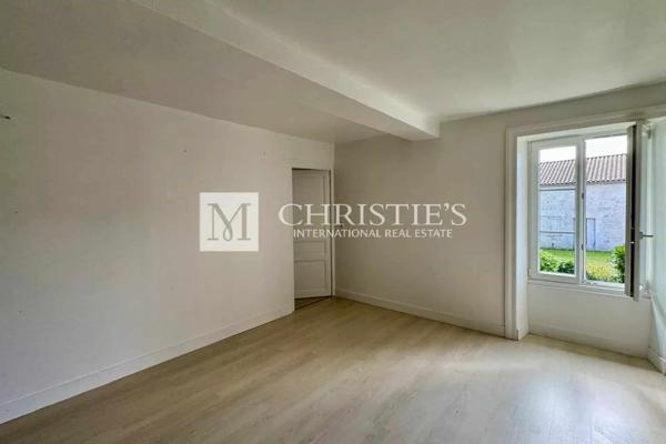 Logis du 16e siècle entièrement rénové avec dépendances et gîte près d’Angoulême