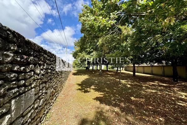 Logis du 16e siècle entièrement rénové avec dépendances et gîte près d’Angoulême