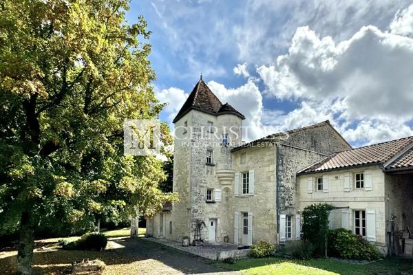 Logis du 16e siècle entièrement rénové avec dépendances et gîte près d’Angoulême