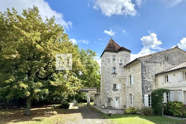 Logis du 16e siècle entièrement rénové avec dépendances et gîte près d’Angoulême