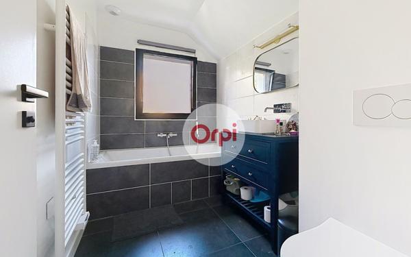 Maison à vendre    4 pièces •  Theix