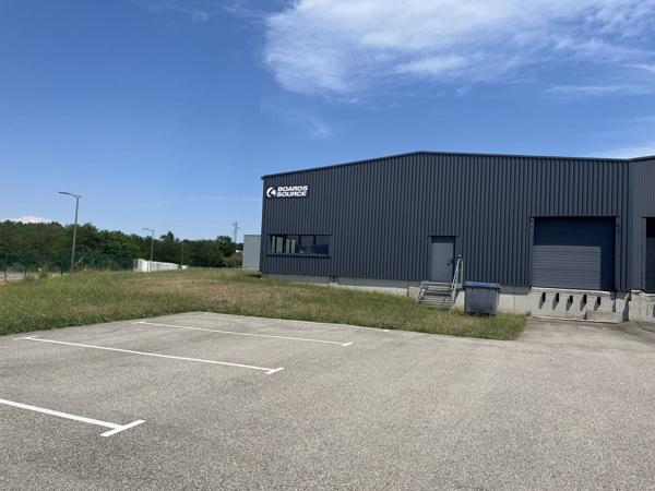 Local Commercial 600 m² à DAVEZIEUX avec Mezzanine