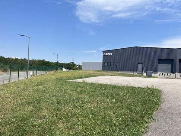 Local Commercial 600 m² à DAVEZIEUX avec Mezzanine