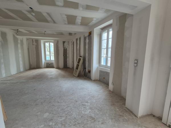 Eyragues (13630) EYRAGUES (13630) - IMMEUBLE AVEC APPARTEMENTS + LOCAL COMMERCIAL