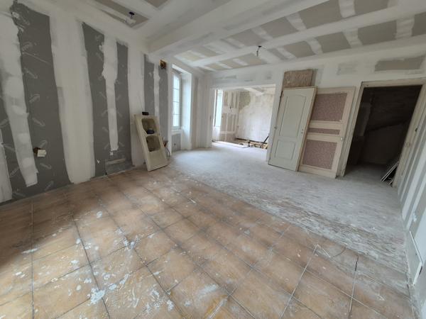 Eyragues (13630) EYRAGUES (13630) - IMMEUBLE AVEC APPARTEMENTS + LOCAL COMMERCIAL