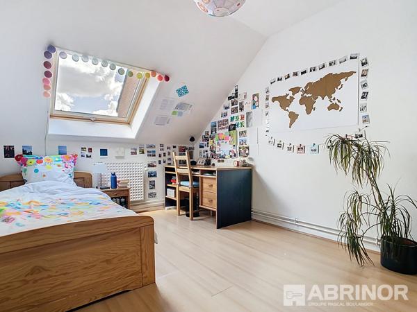 MAISON 4 CHAMBRES, JARDIN, GARAGE ET STATIONNEMENT VILLENEUVE D ASCQ