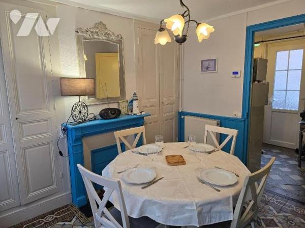 Quartier des cordiers jolie Maison de ville vendu meublée et comprenant au rez-de-chaussée : sé...