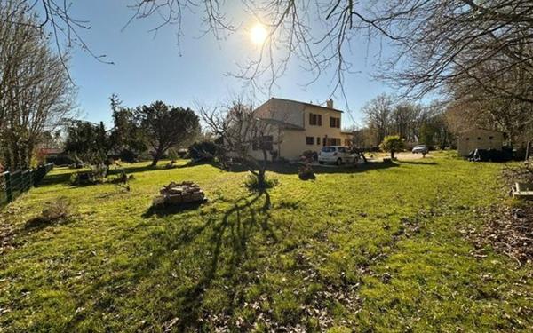 Maison à vendre    7 pièces •  Saintes