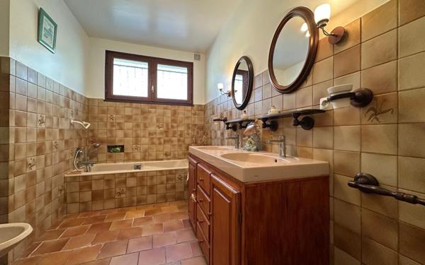 Maison à vendre    7 pièces •  Saintes