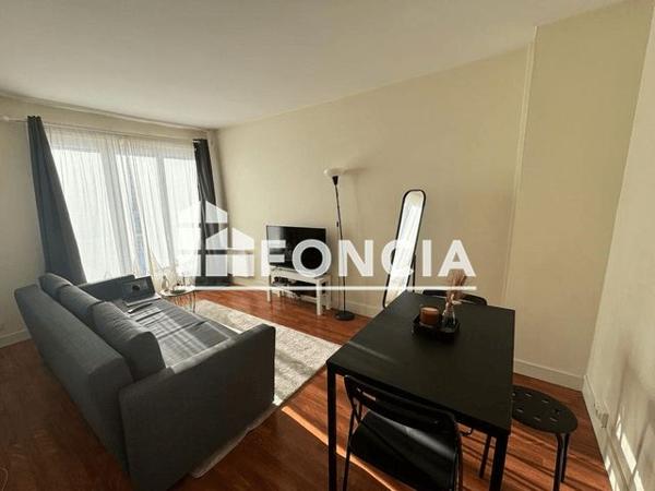 Location Studio 33.26 m² - 16 PLACE DES EPARS Chartres 28000