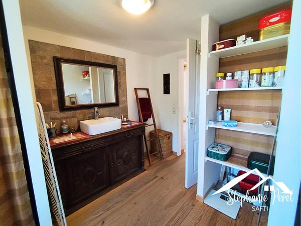 Charmante maison rénovée de 120 m² avec terrain de 1171 m² et grange