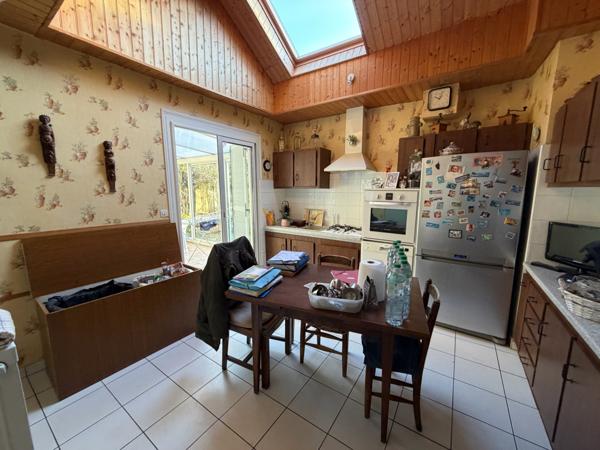 MAISON 4 CHAMBRES - BUREAU - GARAGE - DEPENDANCE - TERRAIN