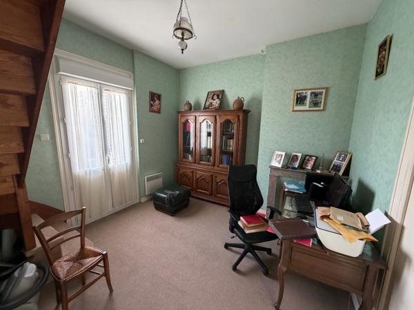 MAISON 4 CHAMBRES - BUREAU - GARAGE - DEPENDANCE - TERRAIN