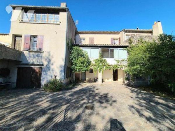 Maison de Village sur 3 niveaux.