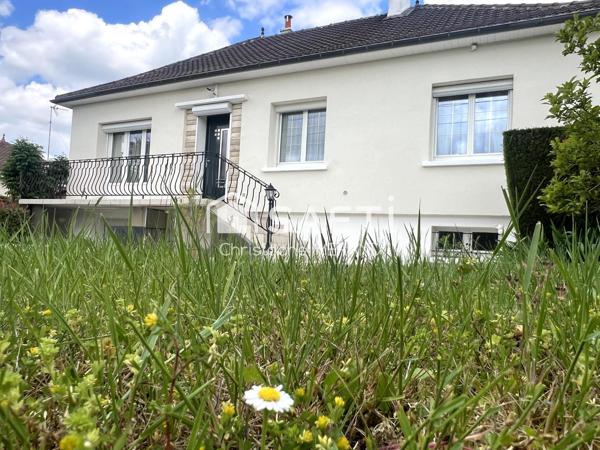 Pavillon 4 chambres dans le Centre de DANGE SAINT ROMAIN