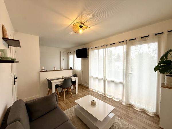Livry-Gargan (93190) Studio meublé avec grand balcon