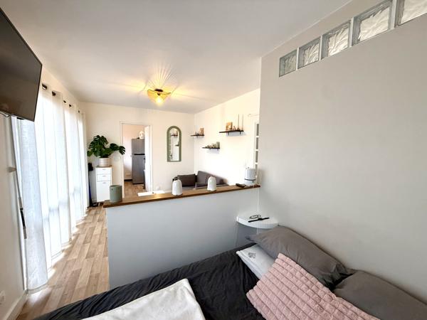 Livry-Gargan (93190) Studio meublé avec grand balcon