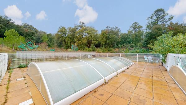 Maison à CARCASSONNE dans un environnement boisé