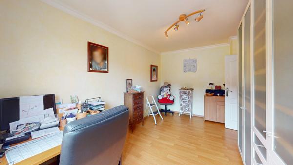 Maison à CARCASSONNE dans un environnement boisé