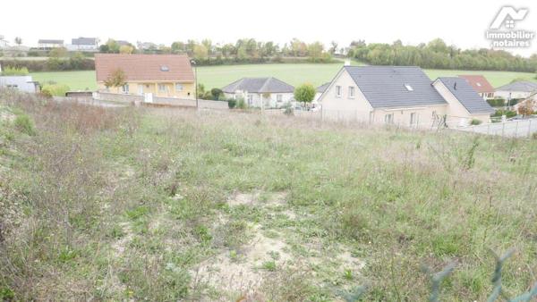 A VENDRE, à 30 min de REIMS, à RETHEL, une parcelle de terrain constructible de 883 m² . PRIX: ...