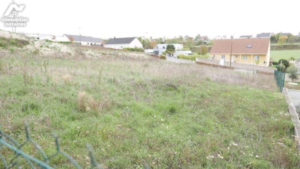 A VENDRE, à 30 min de REIMS, à RETHEL, une parcelle de terrain constructible de 883 m² . PRIX: ...