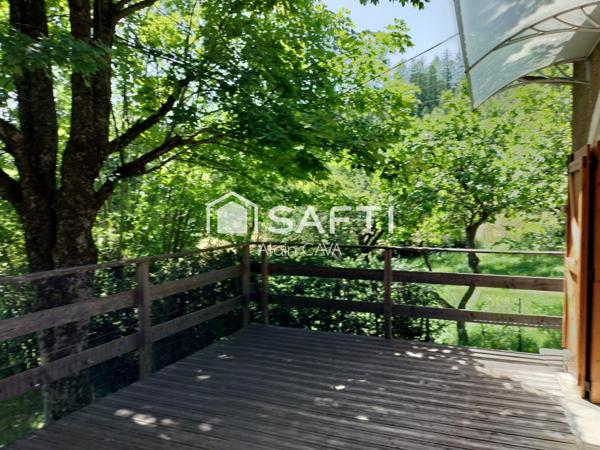 Maison de 79m²(56m² loi carrez) avec terrasse et jardin de 815m² cloturé et arborés