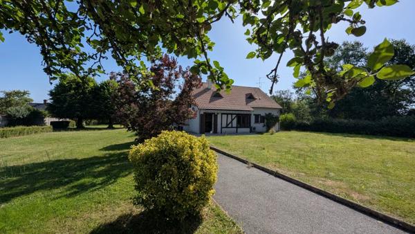 Vente                                                      Maison de village
                        
                     5 pièces                      168 m2                     à Aubigny-sur-Nère