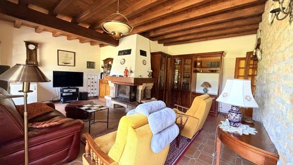 Vente                                                      Maison de village
                        
                     5 pièces                      168 m2                     à Aubigny-sur-Nère