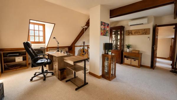Vente                                                      Maison de village
                        
                     5 pièces                      168 m2                     à Aubigny-sur-Nère