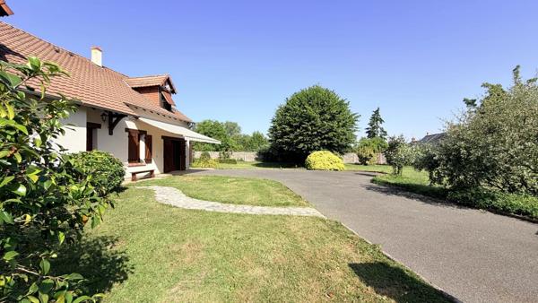 Vente                                                      Maison de village
                        
                     5 pièces                      168 m2                     à Aubigny-sur-Nère